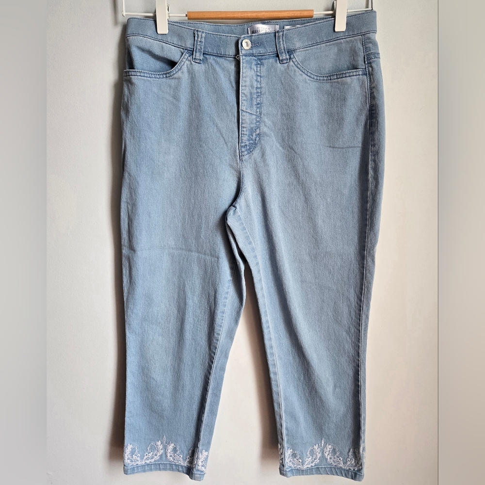 NORTHEN REFLECTIONS Light Blue Cropped Jean With Embroidred Hem